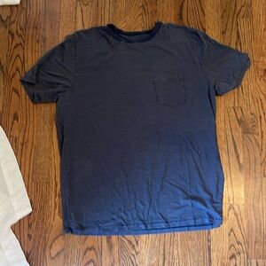 Vuori workout shirt
